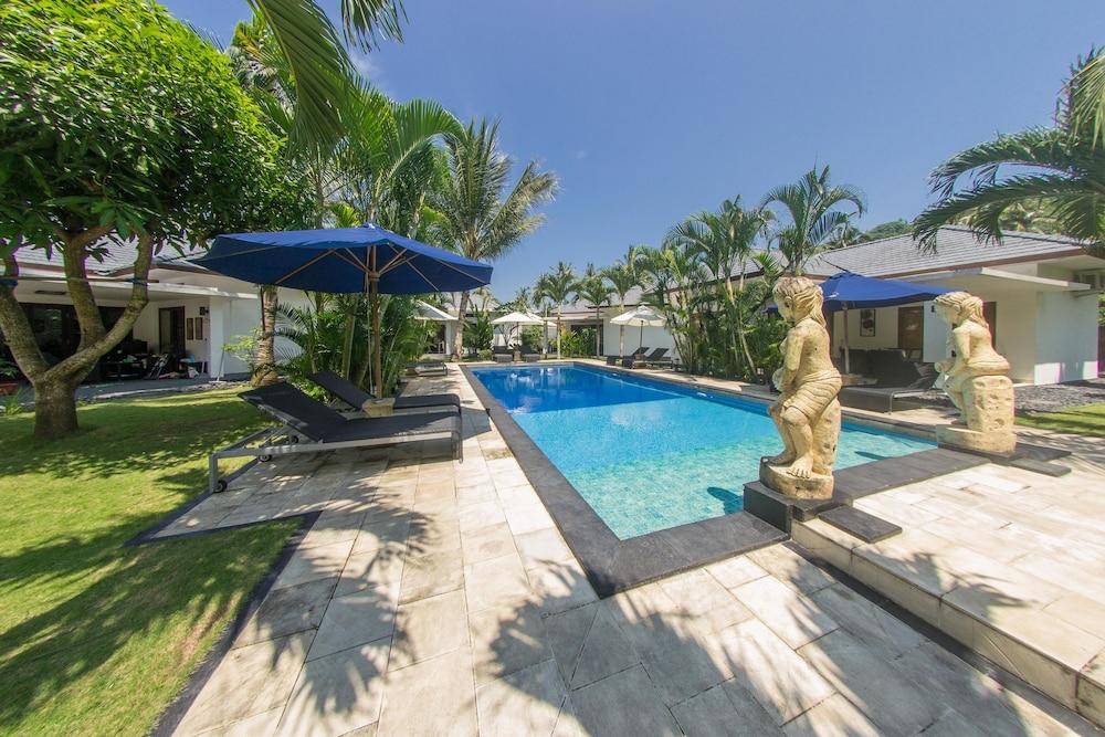 Dream Estate Resort Senggigi Exterior foto